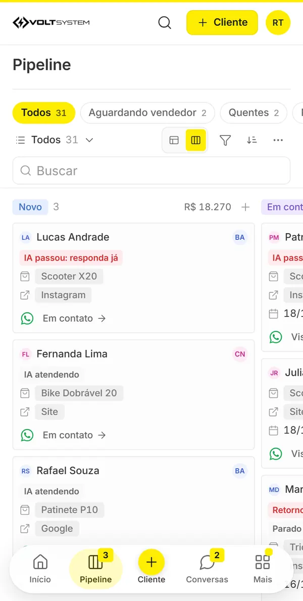 O funil de clientes aberto no celular, com as etapas de cada cliente